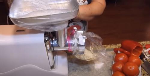 Хреновая закуска рецепт без варки. Классический рецепт хреновины с помидорами без варки