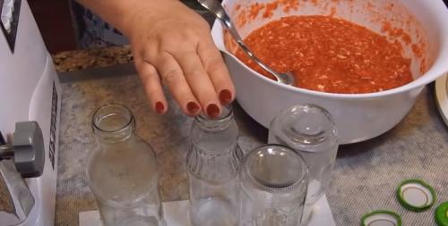 Хреновая закуска рецепт без варки. Классический рецепт хреновины с помидорами без варки