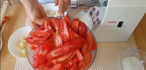 Простой рецепт хреновины. Хреновина на зиму — 8 очень вкусных рецептов хреновой закуски
