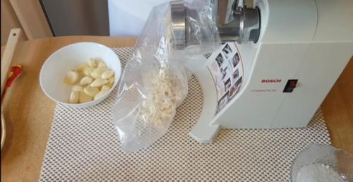 Простой рецепт хреновины. Хреновина на зиму — 8 очень вкусных рецептов хреновой закуски
