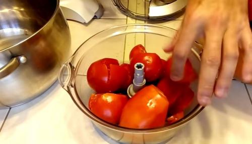 Хреновина рецепт без варки с уксусом. Хреновина из помидор и хрена без варки на зиму