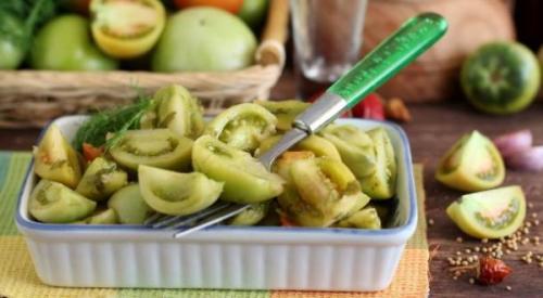 Зеленые помидоры с хреном в кастрюле. Как засолить зеленые помидоры в кастрюле быстро