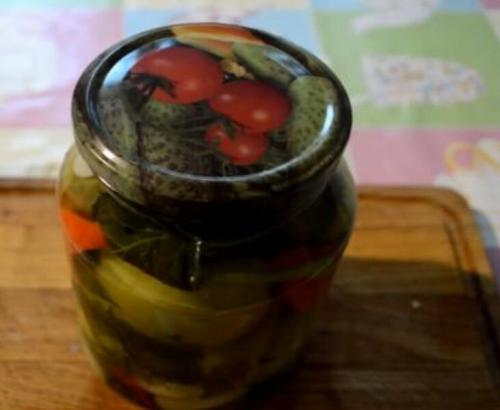 Фаршированные зеленые помидоры с чесноком и хреном. Зеленые помидоры, фаршированные чесноком и зеленью — пошаговый рецепт