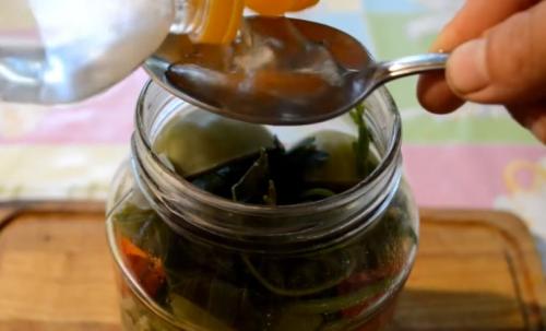 Фаршированные зеленые помидоры с чесноком и хреном. Зеленые помидоры, фаршированные чесноком и зеленью — пошаговый рецепт