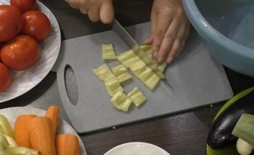 Острая закуска из баклажанов и кабачков на зиму. Салаты из кабачков и баклажанов на зиму – рецепты пальчики оближешь