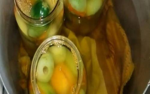 Зеленые фаршированные помидоры чесноком и морковью.. Зеленые помидоры, фаршированные морковью и чесноком 04