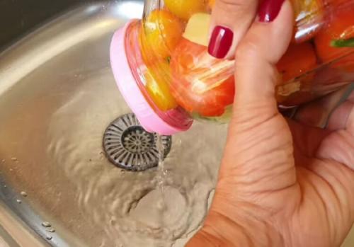 Зеленые фаршированные помидоры чесноком и морковью.. Зеленые помидоры, фаршированные морковью и чесноком 10