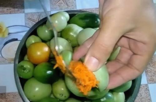 Зеленые фаршированные помидоры чесноком и морковью.. Зеленые помидоры, фаршированные морковью и чесноком 02