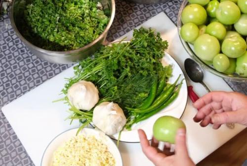 Зелёные помидоры с чесноком внутри на зиму. Зеленые помидоры фаршированные чесноком: 5 рецептов 06 Зелёные помидоры с чесноком внутри на зиму. Зеленые помидоры фаршированные чесноком: 5 рецептов 06