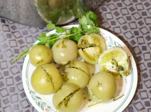 Зелёные помидоры с чесноком внутри на зиму. Зеленые помидоры фаршированные чесноком: 5 рецептов 12 Зелёные помидоры с чесноком внутри на зиму. Зеленые помидоры фаршированные чесноком: 5 рецептов 12