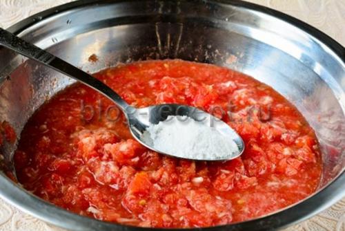 Хреновина из помидора и хрена с чесноком на зиму с варкой. Хреновина из помидор и чеснока на зиму без варки