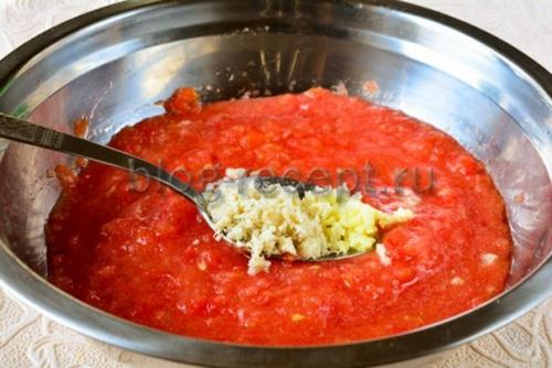 Хреновина из помидора и хрена с чесноком на зиму с варкой. Хреновина из помидор и чеснока на зиму без варки