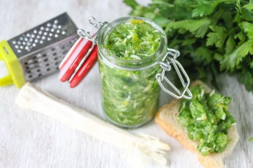 Острая закуска из зеленых помидор с хреном. Зеленые помидоры с хреном