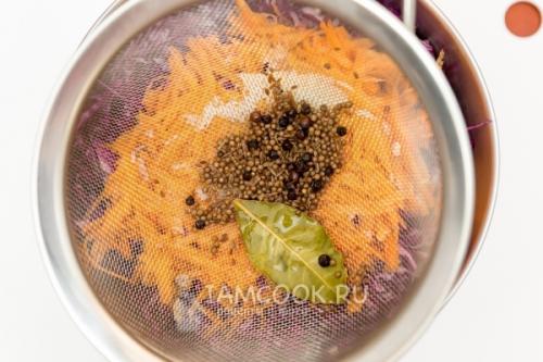 Быстро и вкусно: рецепт краснокочанной маринованной капусты 04 Быстро и вкусно: рецепт краснокочанной маринованной капусты 04