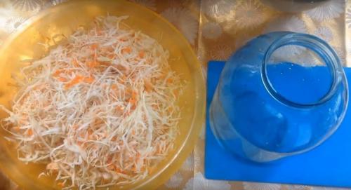 Капуста быстрого приготовления горячим рассолом без уксуса. Квашеная капуста быстрого приготовления: 6 рецептов хрустящей и сочной капусты