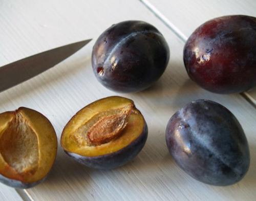 Как сварить варенье из слив половинками. Варенье из сливы без косточек на зиму: 10 простых рецептов густого сливового варенья