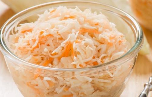 Что нужно для приготовления быстрой квашеной капусты. Квашеная капуста быстрого приготовления: 5 рецептов хрустящей и сочной капусты