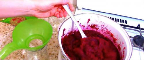 Икра свекольная на зиму: простой рецепт с использованием мясорубки 22