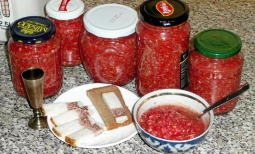 Рецепт хреновины с варкой. Хреновина из помидор и хрена с чесноком на зиму – классические рецепты приготовления