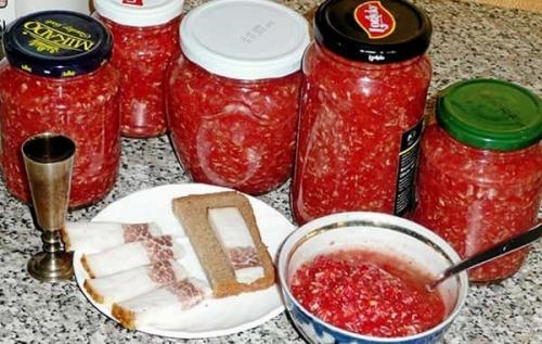 Рецепт хреновины из помидор. Свежая Хреновина с помидорами и чесноком на зиму — классический рецепт Сибирской бабушки
