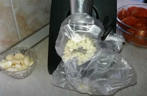 Хреновина рецепт с варкой. Хреновина на зиму — классический рецепт приготовления без варки