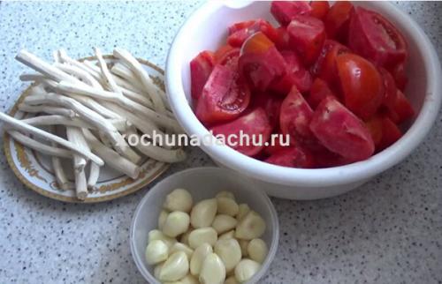 Хреновина из помидор и чеснока на зиму. Хреновина из помидор на зиму без варки и уксуса — классический рецепт