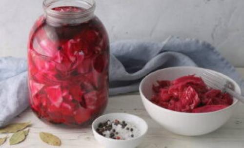 Как подавать быструю маринованную капусту с уксусом. Маринованная капуста со свеклой быстрого приготовления