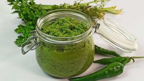 Что делает аджику зеленой