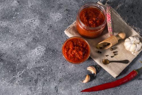 Что такое аджика по абхазски с грецким орехом. Классическая абхазская аджика: простой рецепт