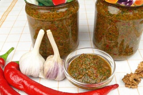 Какие соусы можно использовать вместе с аджикой с кинзой и грецкими орехами. 20 грузинских соусов, которые очень просты в приготовлении