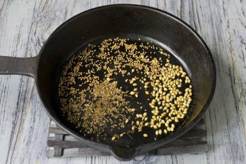 Традиционный рецепт аджики по-абхазски без варки в вариациях. Острая абхазская аджика без варки