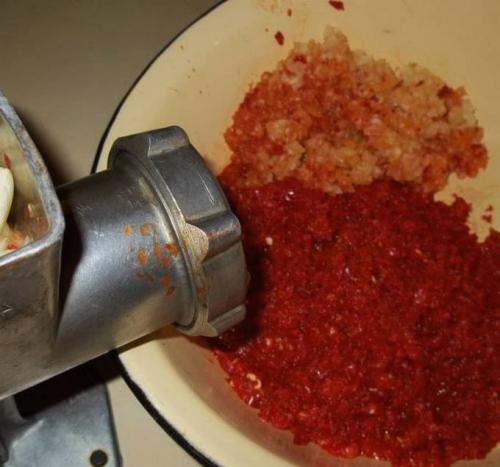 Традиционный рецепт аджики по-абхазски без варки в вариациях. Острая абхазская аджика без варки