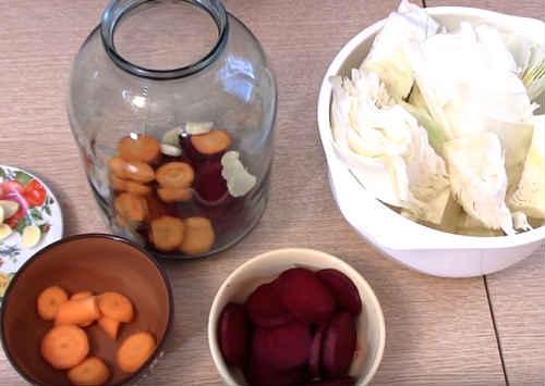 Капуста пелюстка с яблочным уксусом. Капуста пелюстка со свеклой — 8 рецептов быстрого приготовления и на зиму капусты с буряком