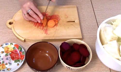 Капуста пелюстка с яблочным уксусом. Капуста пелюстка со свеклой — 8 рецептов быстрого приготовления и на зиму капусты с буряком