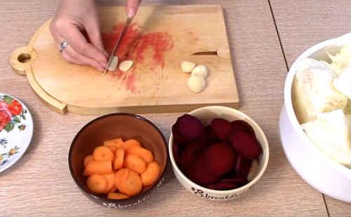 Капуста пелюстка с яблочным уксусом. Капуста пелюстка со свеклой — 8 рецептов быстрого приготовления и на зиму капусты с буряком