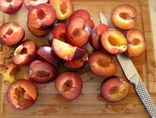 Что добавить в сливовое варенье. Варенье из сливы без косточек на зиму: 10 простых рецептов густого сливового варенья