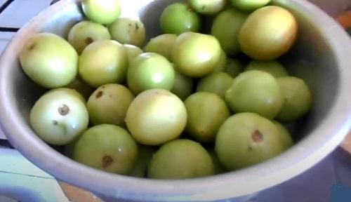 Как солить зеленые помидоры в 3 литровых банках. Зелёные помидоры, соленые на зиму – простые и вкусные рецепты