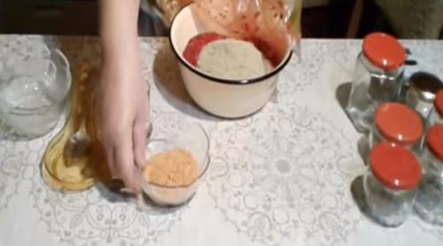 Какие блюда можно подавать с абхазской аджикой с орехами