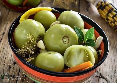 Как засолить зеленые помидоры не закатывая. Зелёные помидоры, соленые на зиму – простые и вкусные рецепты