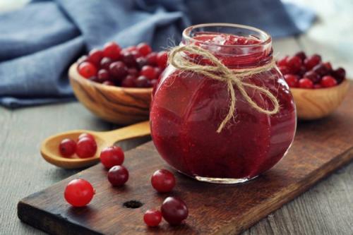 Как долго можно хранить ароматную клюкву с сахаром на зиму в морозильной камере
