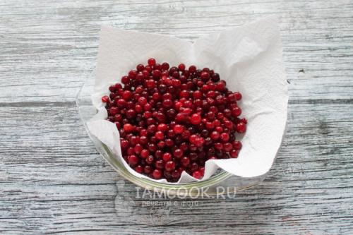 Вкусный и полезный: рецепт ручной перетерки клюквы с сахаром 24