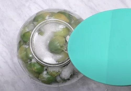 Квашеные зеленые помидоры на зиму. Квашеные зелёные помидоры на зиму — лучшие рецепты в банках, ведре