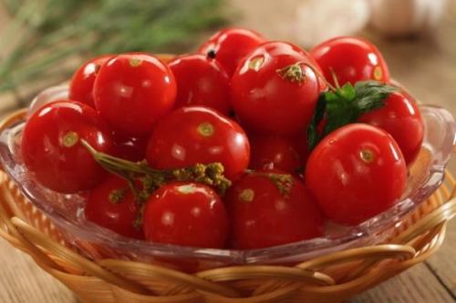 Что дает горчица при засолке помидор. Подготовка к засолке