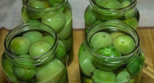 Солёные зелёные помидоры в банках холодным способом. Солёные зелёные помидоры в банках горячим способом