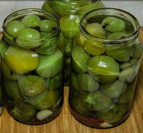 Солёные зелёные помидоры в банках холодным способом. Солёные зелёные помидоры в банках горячим способом