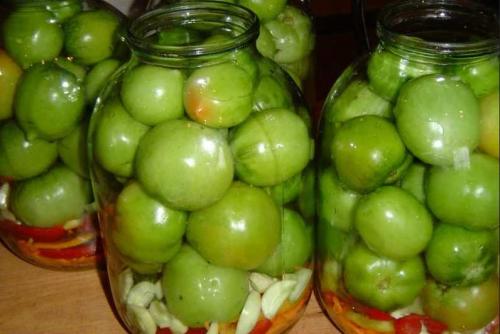 Соленые зеленые помидоры горячим способом. Рецепт засолки зеленых помидор на зиму в банках горячим способом