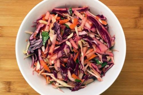 Как правильно нарезать капусту краснокочанную на куски. 20 ярких салатов из краснокочанной капусты