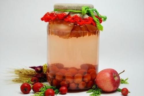 Как долго происходит процесс приготовления компота из боярышника и яблок на зиму