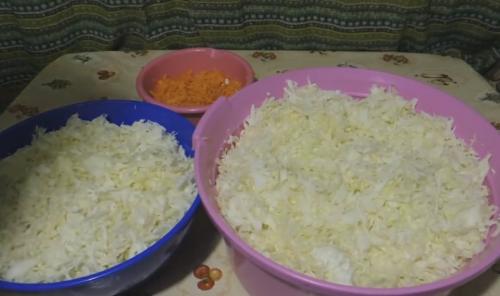 Какие ингредиенты необходимы для приготовления быстрой и вкусной маринованной капусты на зиму. Маринованная капуста в банках на зиму — очень вкусная и хрустящая