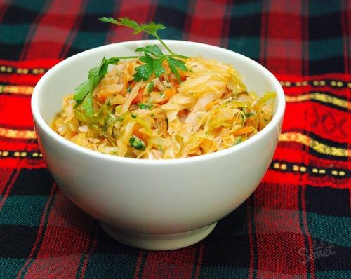 Можно ли использовать быструю и вкусную маринованную капусту на зиму в качестве гарнира к мясным блюдам. Как потушить квашеную капусту с грибами